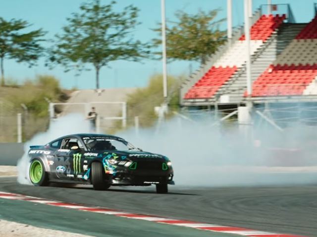 Дрифт 750-сильном Mustang на треке Формулы 1